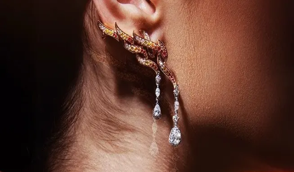 Ingin Terlihat Mewah dan Anggun? Pilih Diamond Earrings yang Tepat!